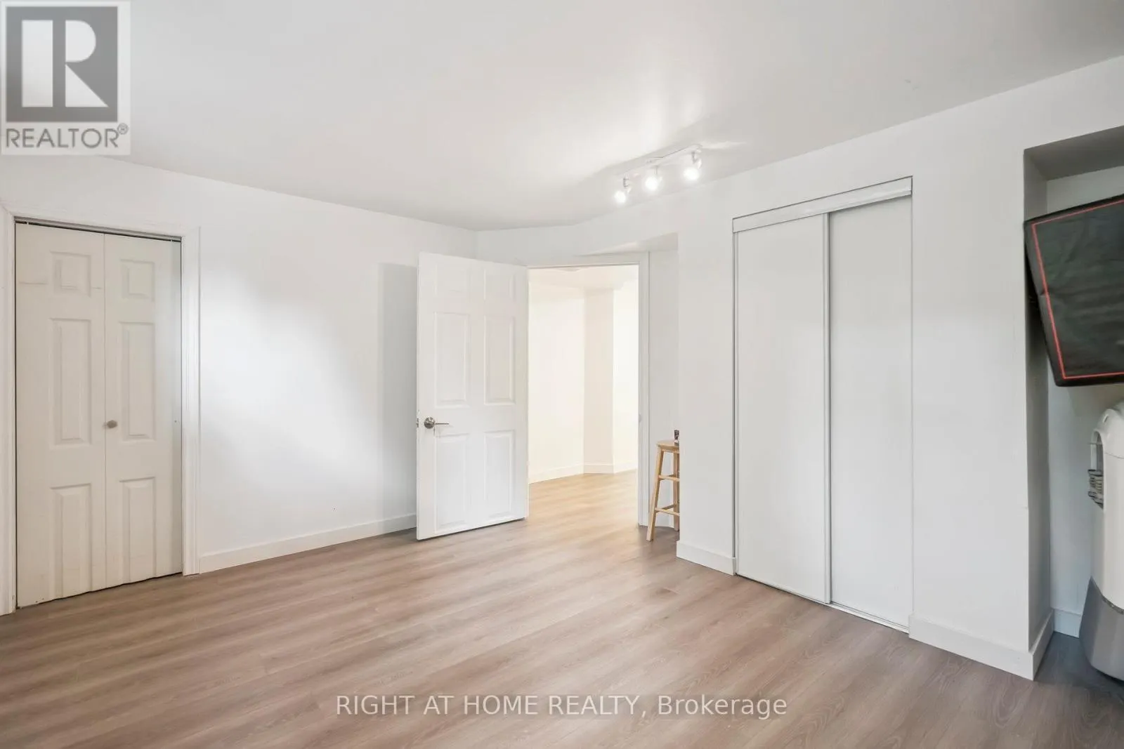 2343 MOUNTAINSIDE DRIVE