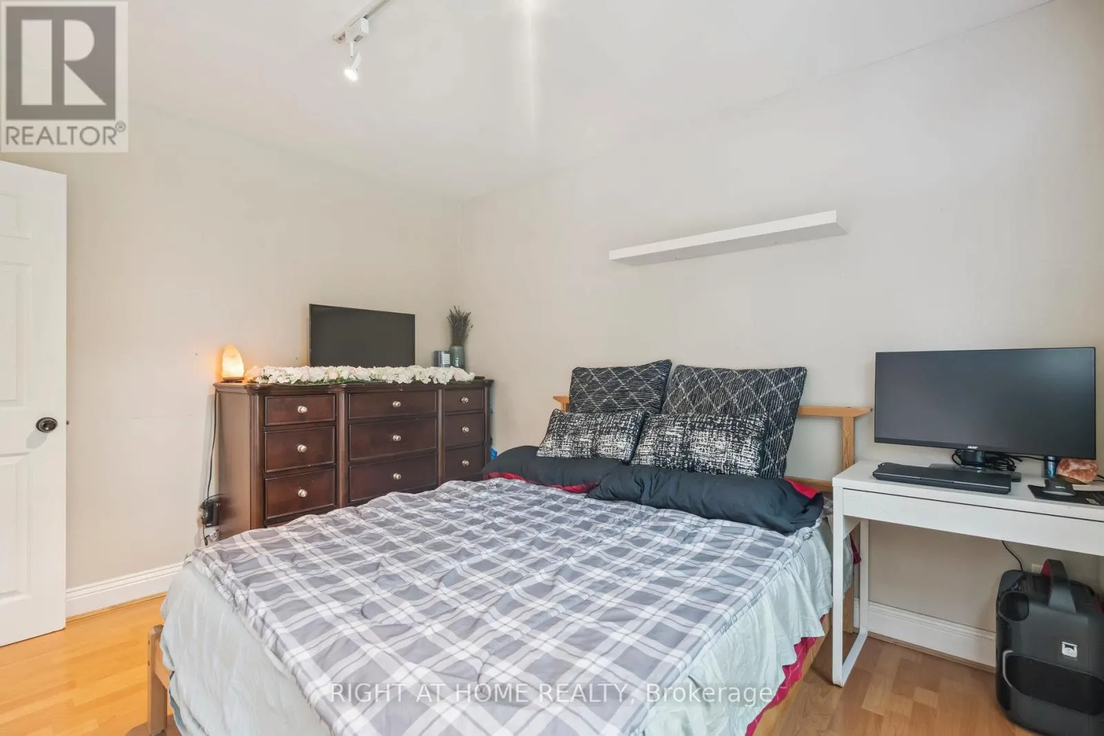 2343 MOUNTAINSIDE DRIVE