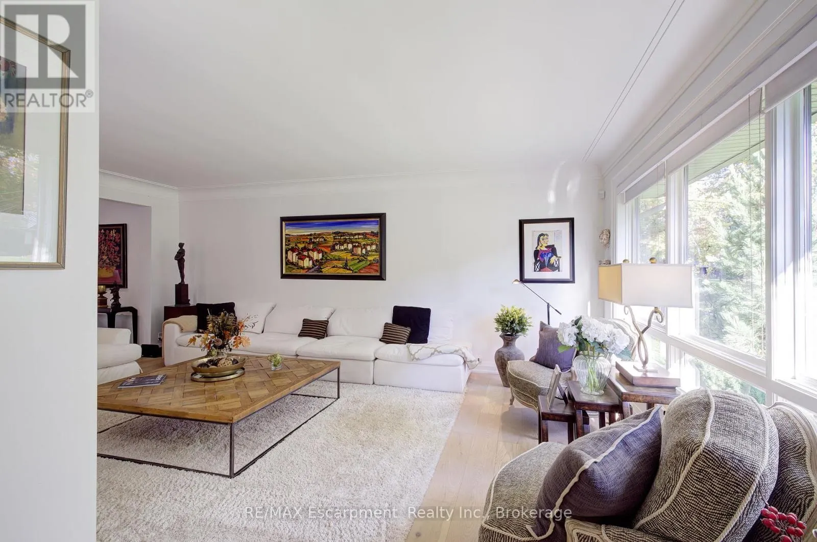 794 FALCON BOULEVARD