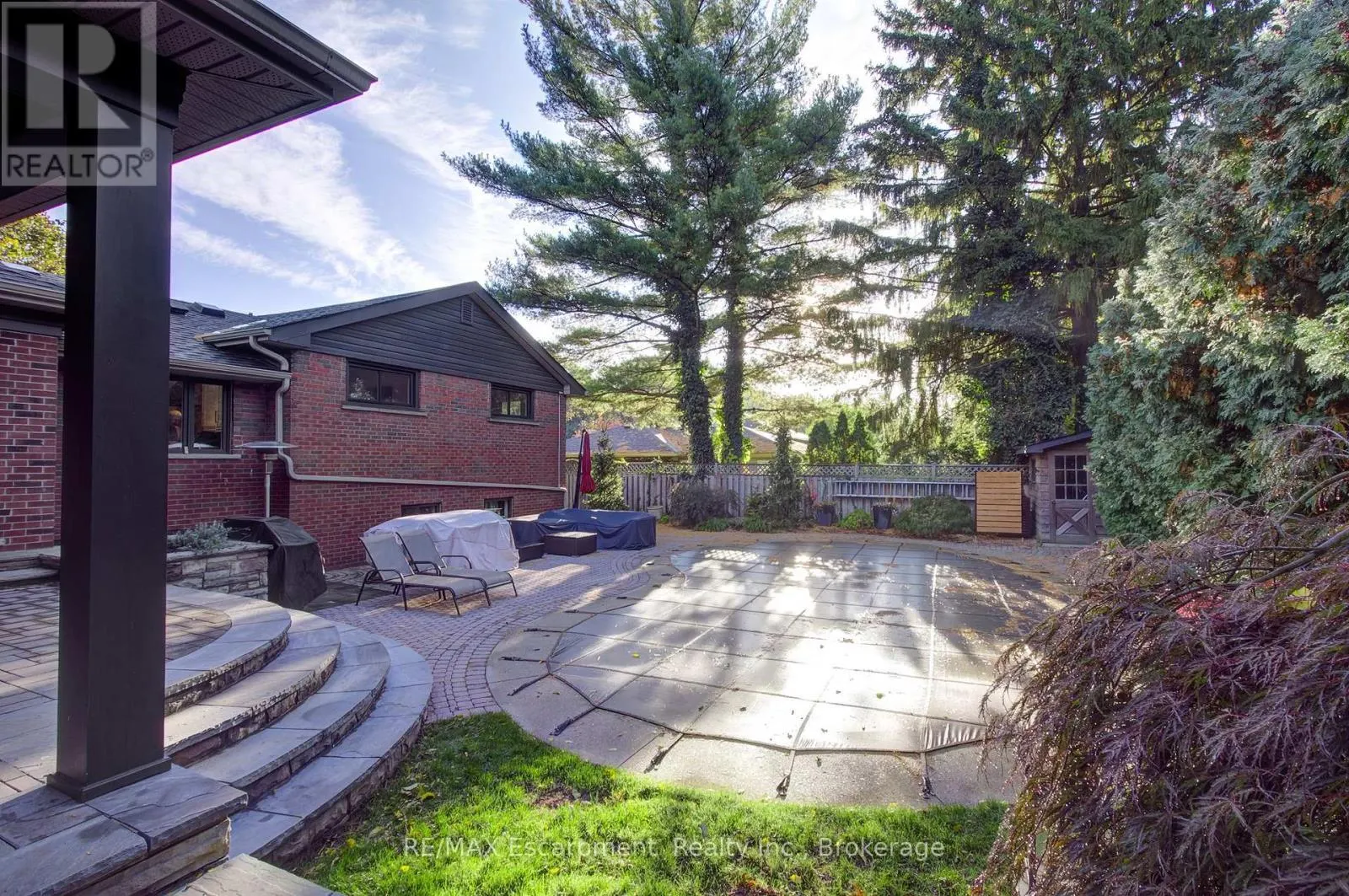 794 FALCON BOULEVARD