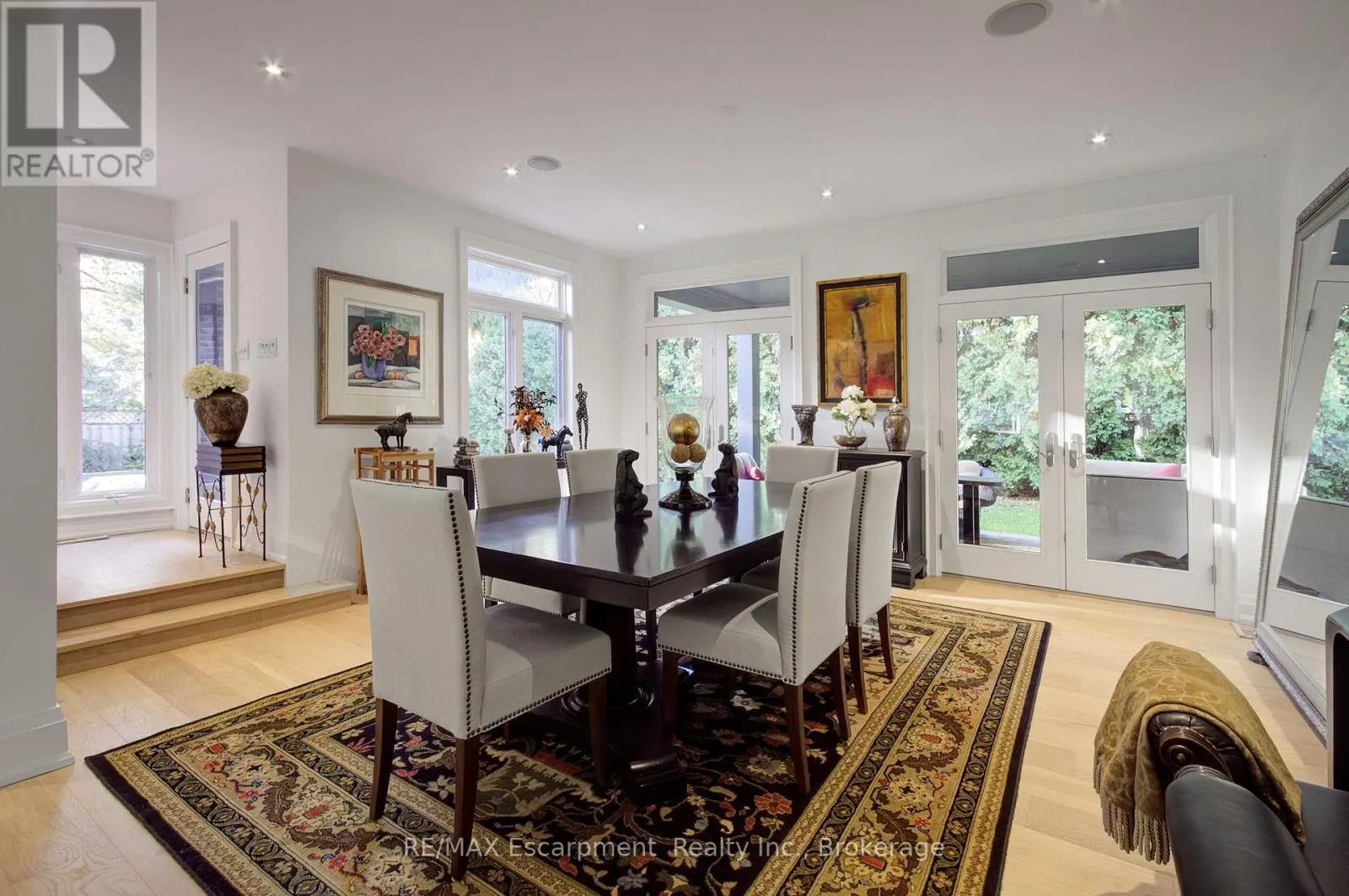 794 FALCON BOULEVARD