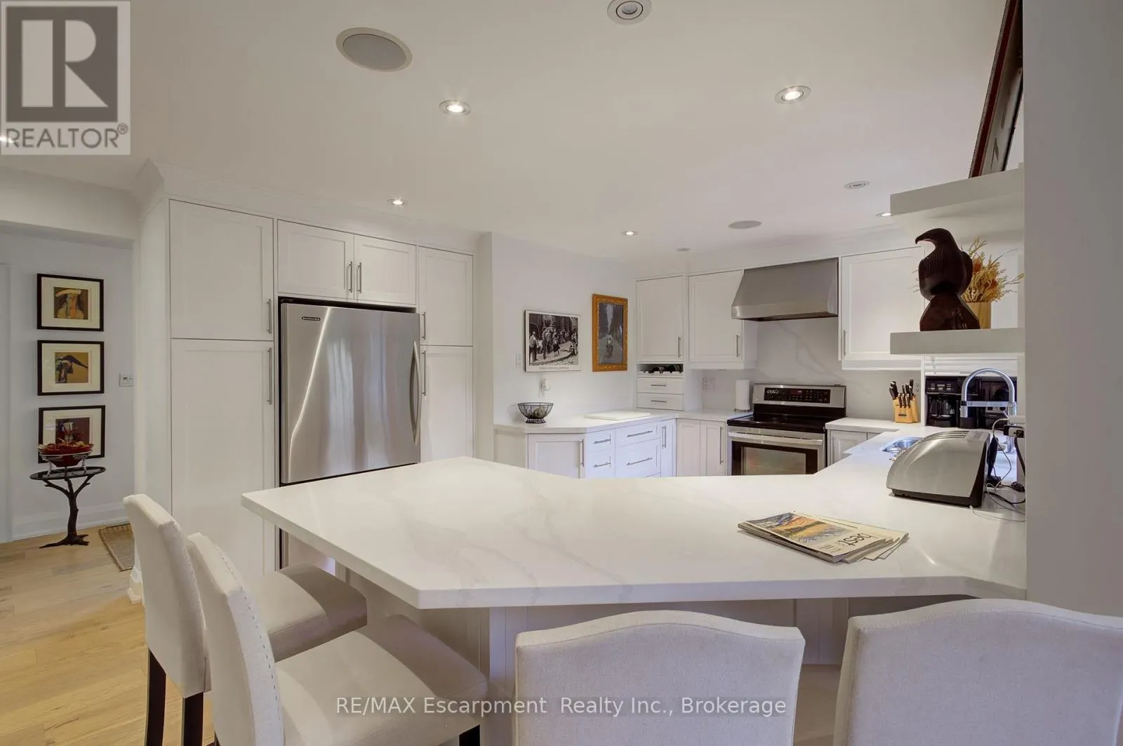 794 FALCON BOULEVARD