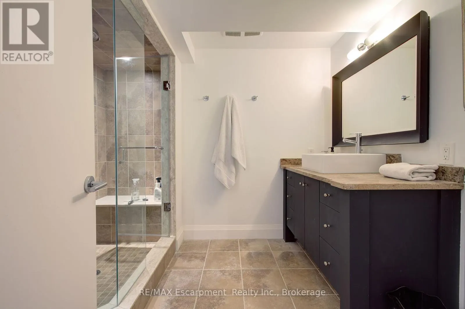 794 FALCON BOULEVARD