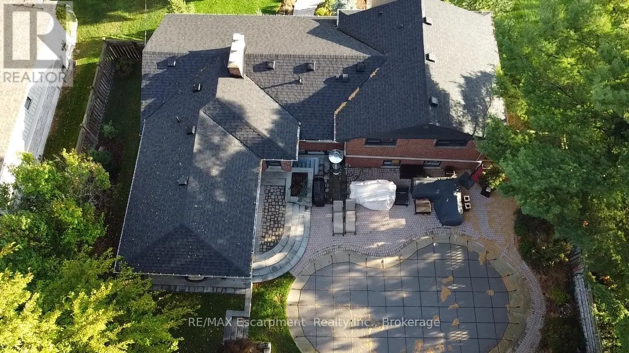 794 FALCON BOULEVARD