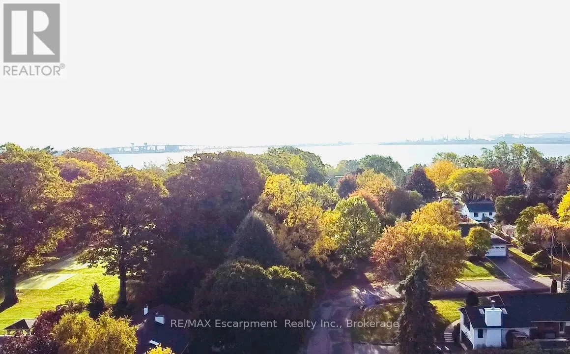 794 FALCON BOULEVARD