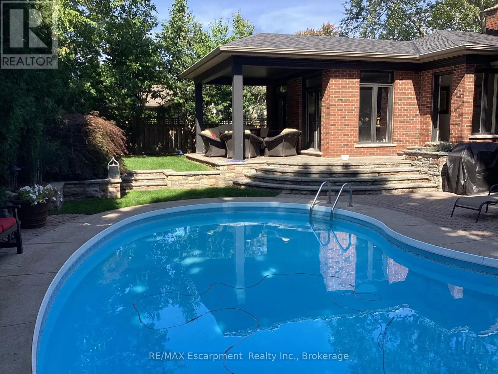 794 FALCON BOULEVARD