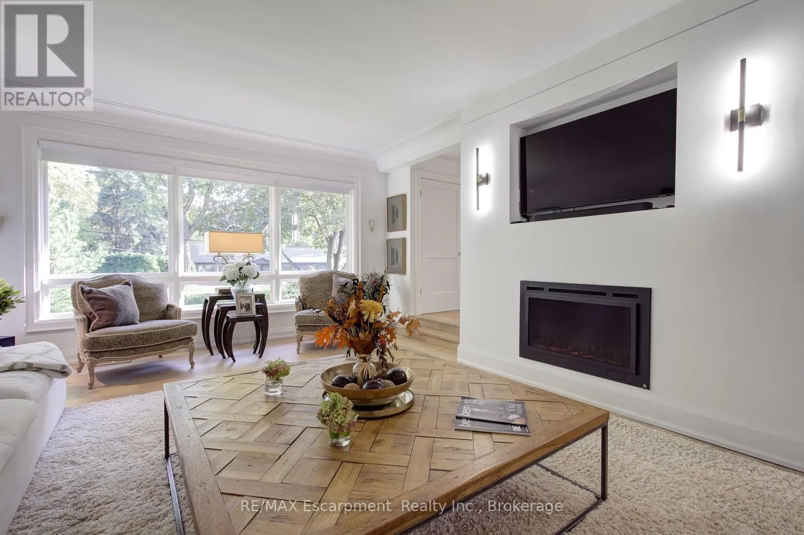 794 FALCON BOULEVARD