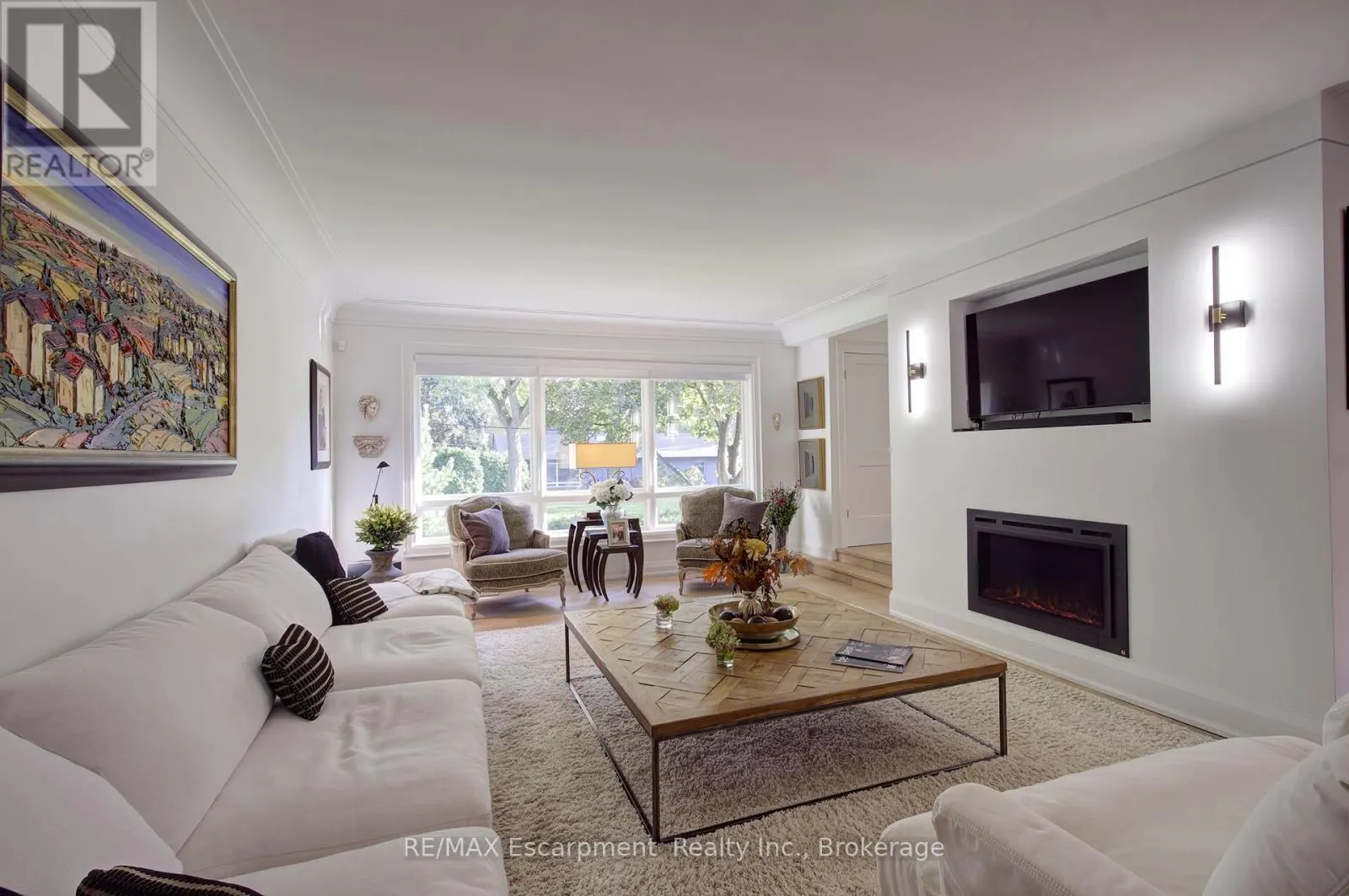 794 FALCON BOULEVARD