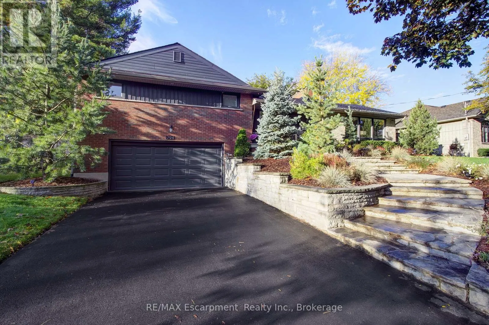 794 FALCON BOULEVARD