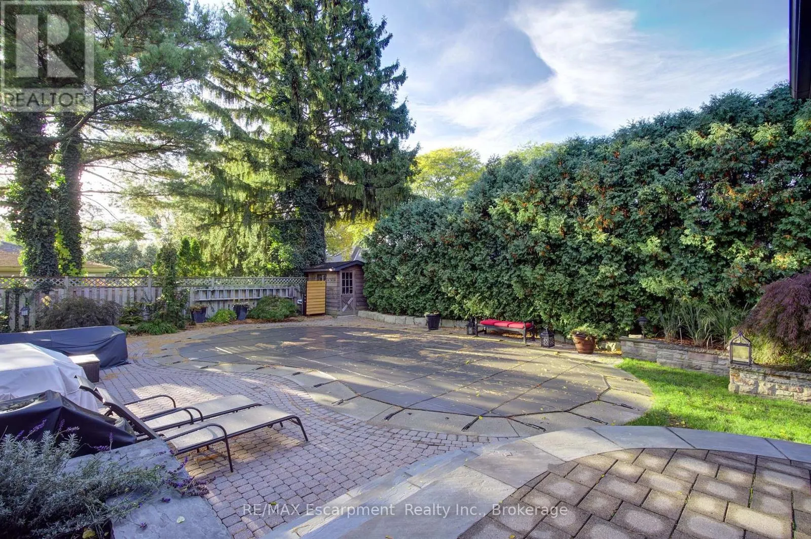 794 FALCON BOULEVARD