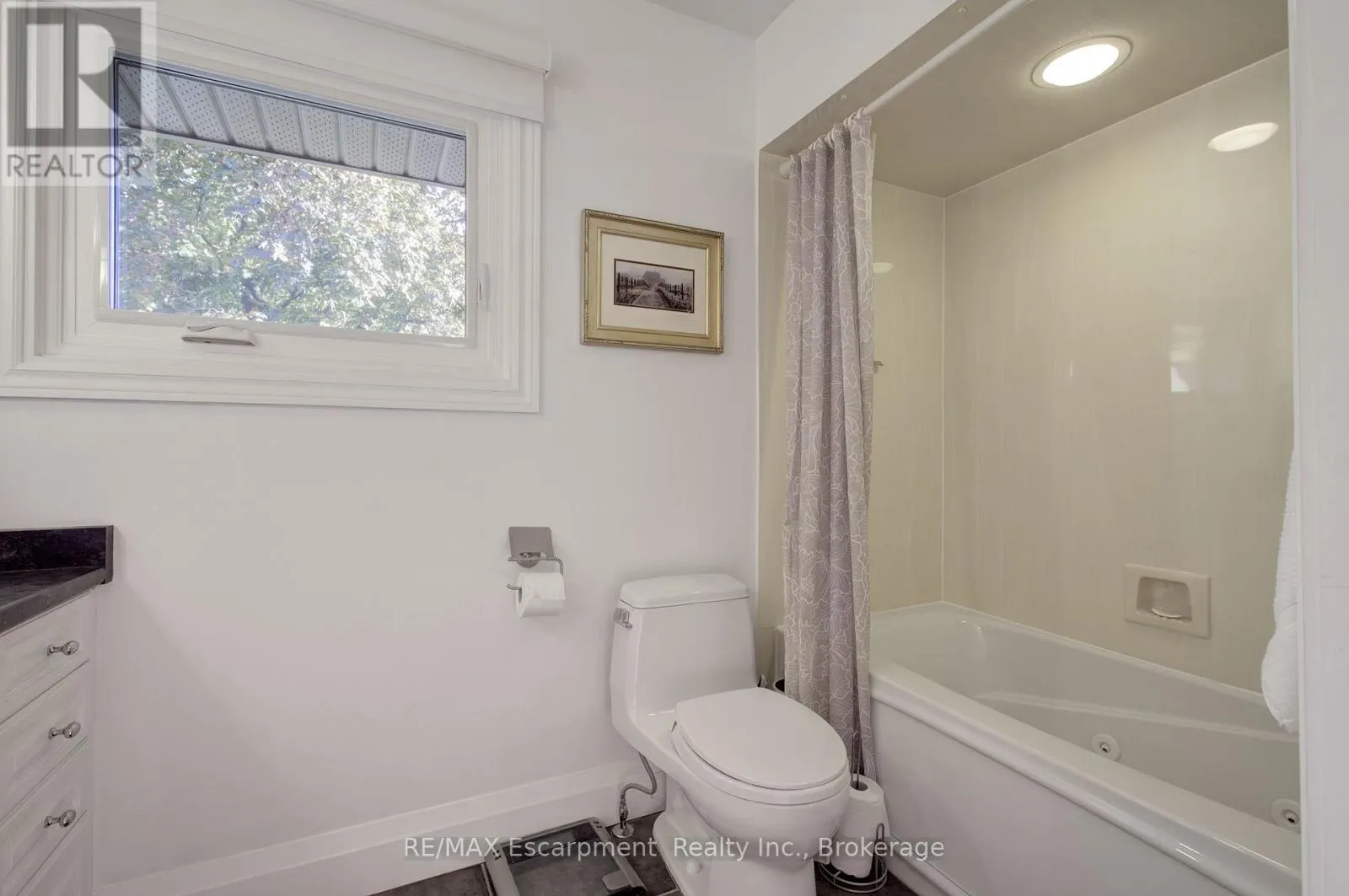 794 FALCON BOULEVARD