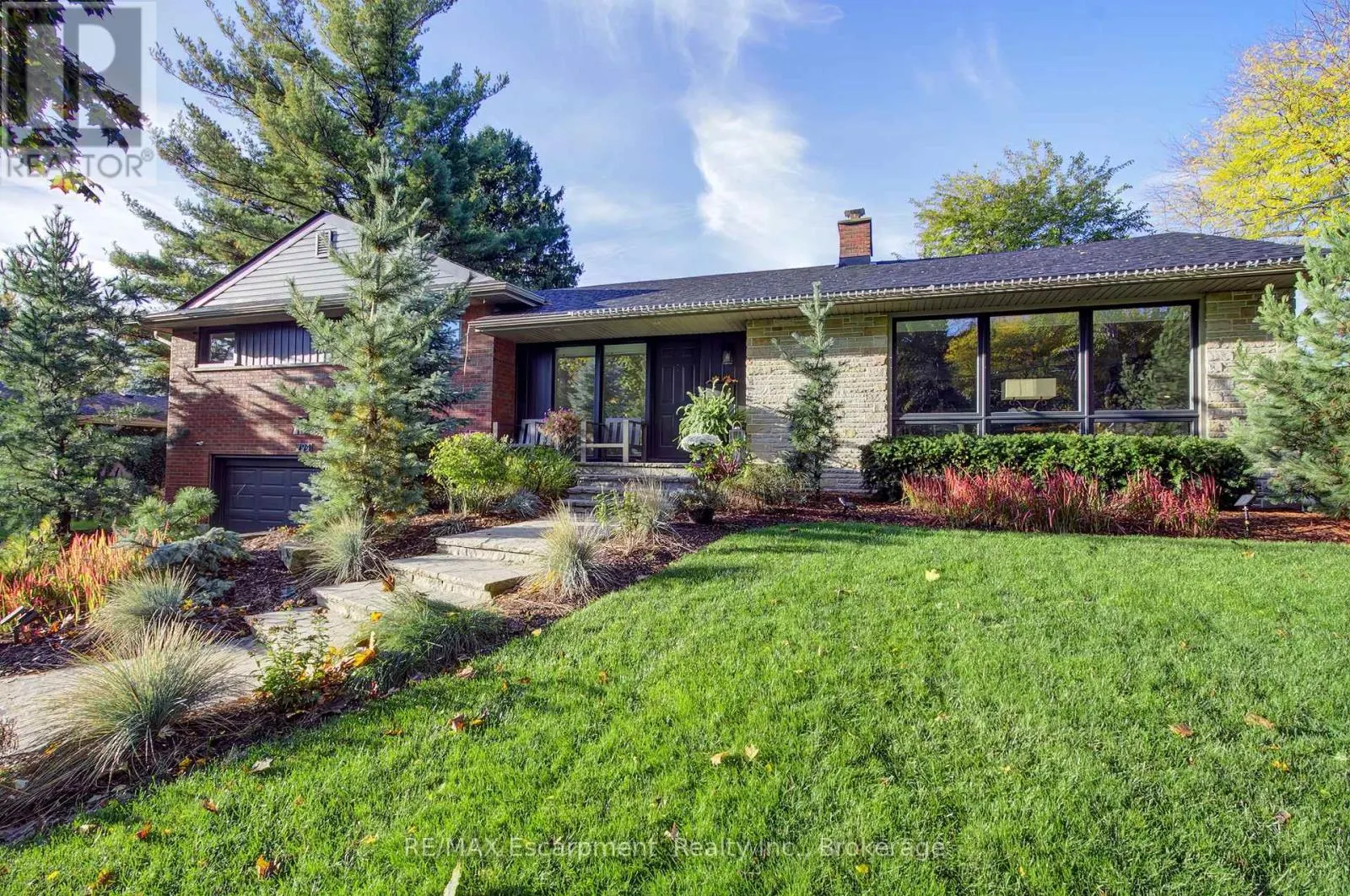 794 FALCON BOULEVARD