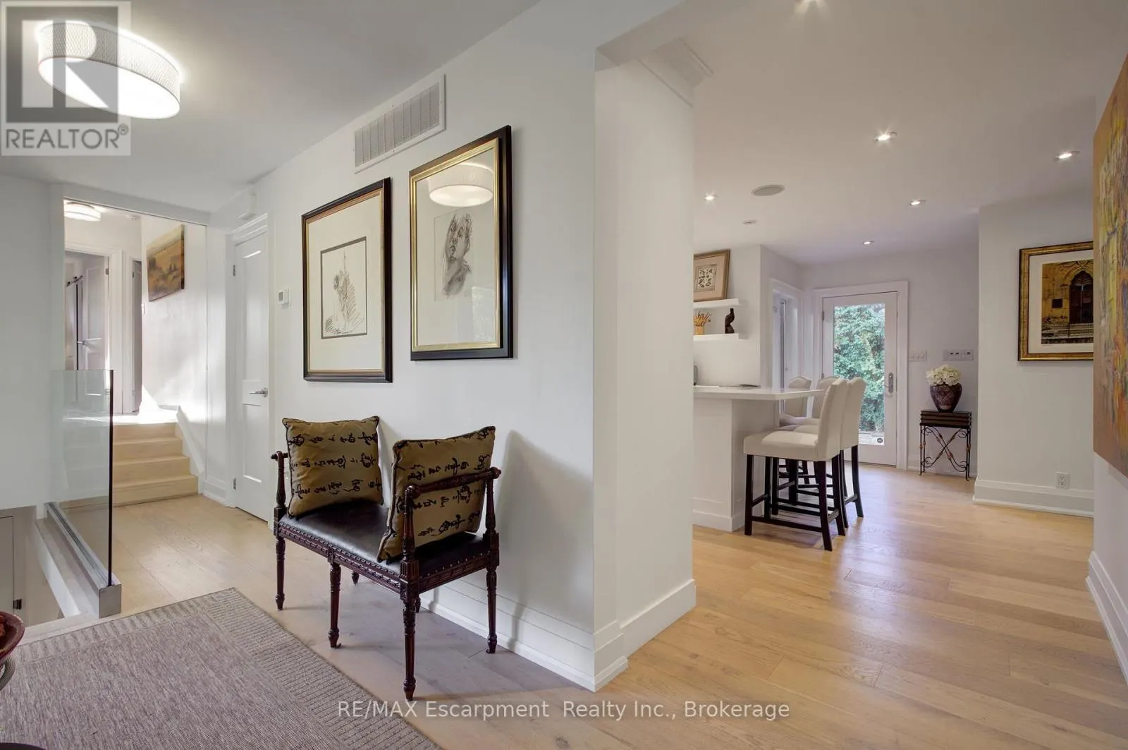 794 FALCON BOULEVARD