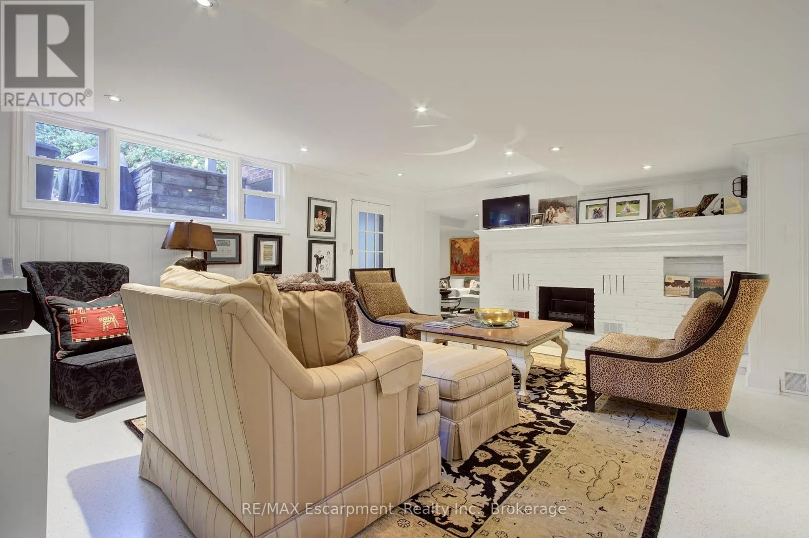 794 FALCON BOULEVARD