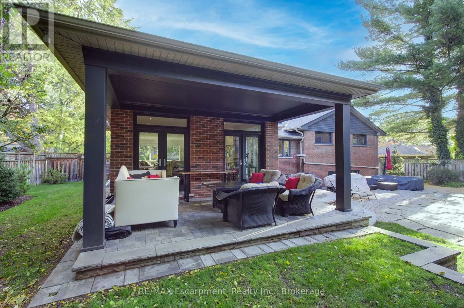 794 FALCON BOULEVARD