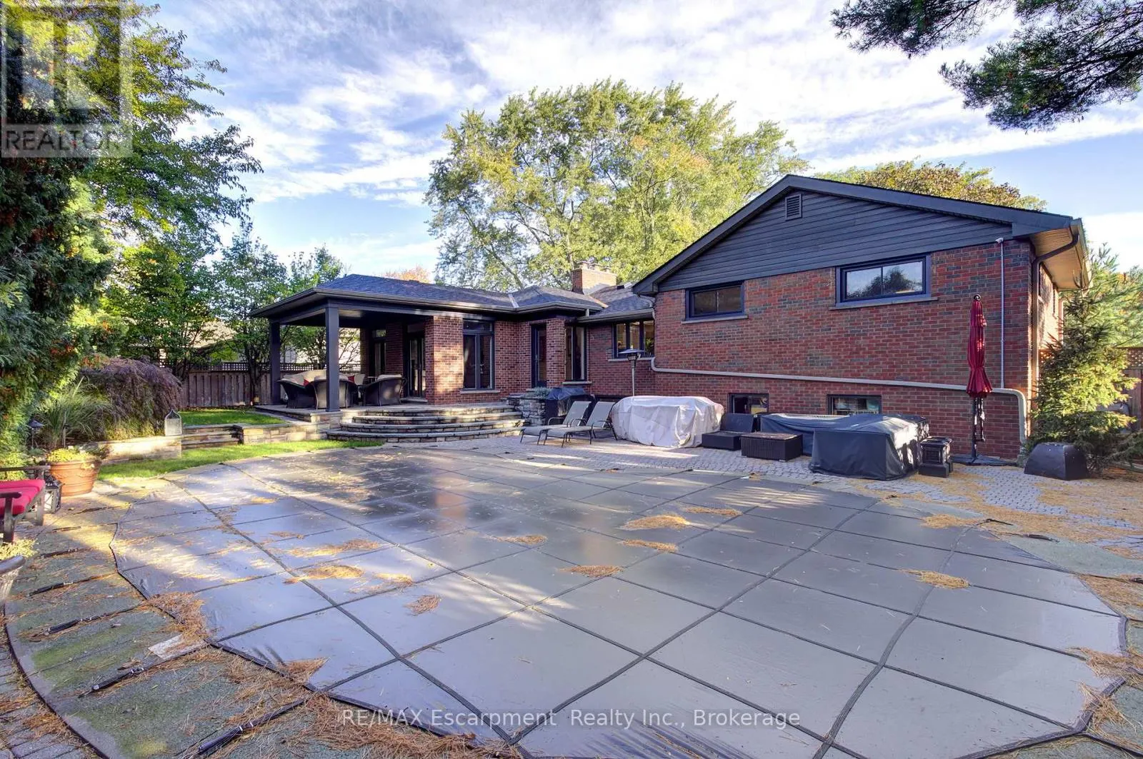 794 FALCON BOULEVARD