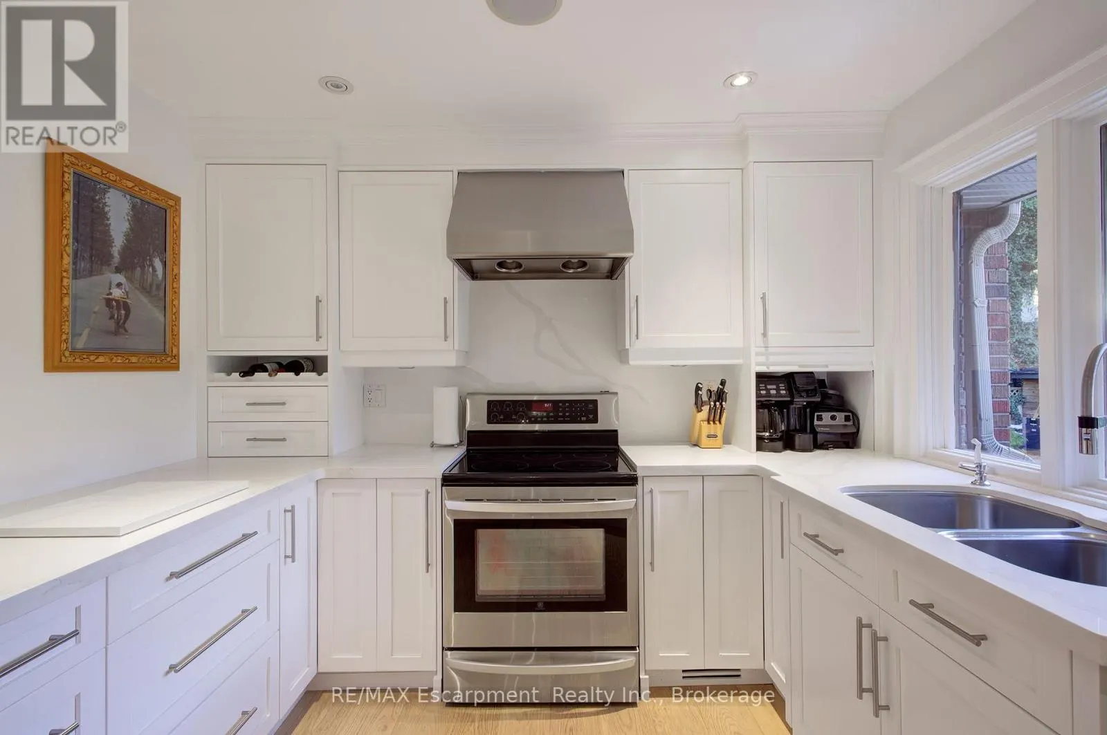 794 FALCON BOULEVARD