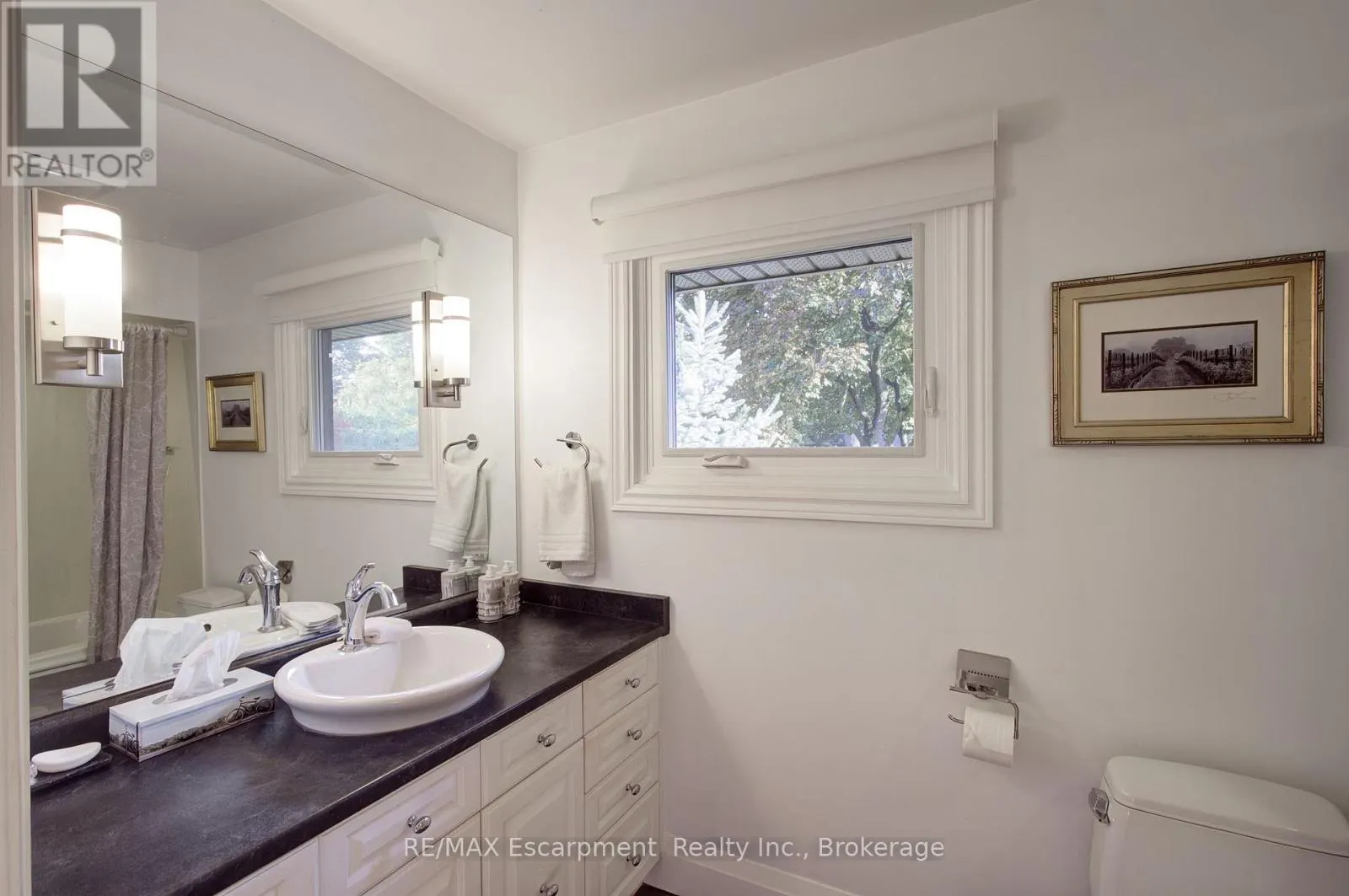 794 FALCON BOULEVARD