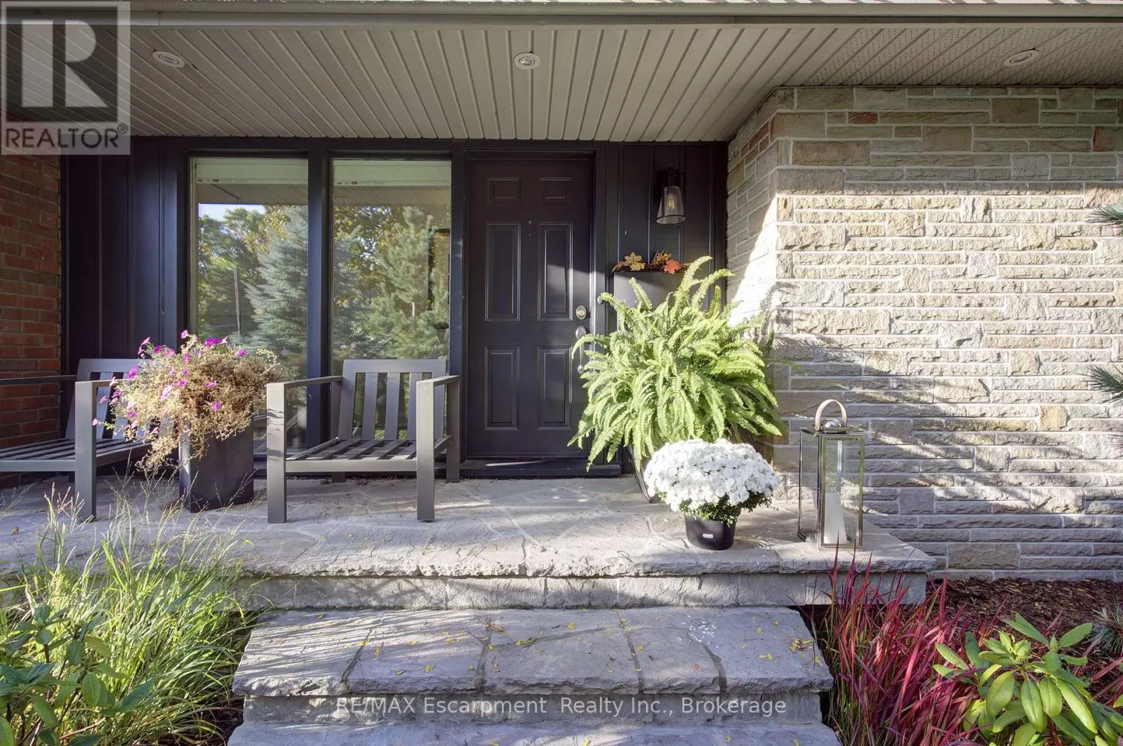 794 FALCON BOULEVARD