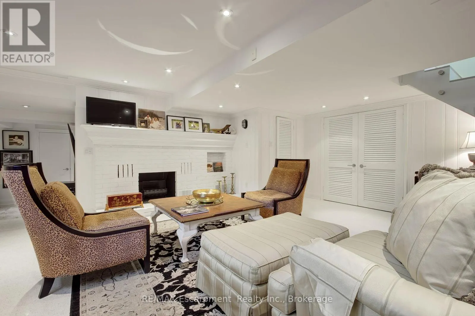 794 FALCON BOULEVARD