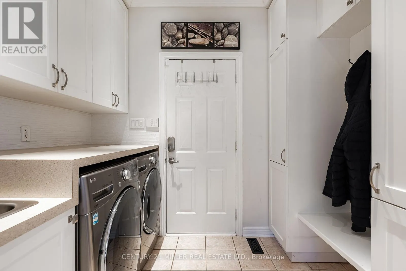 2124 BLACKFOREST CRESCENT