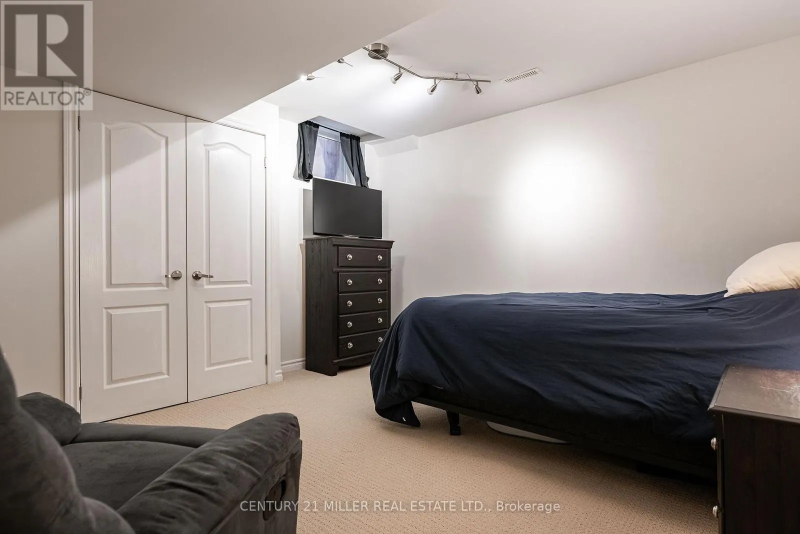 2124 BLACKFOREST CRESCENT