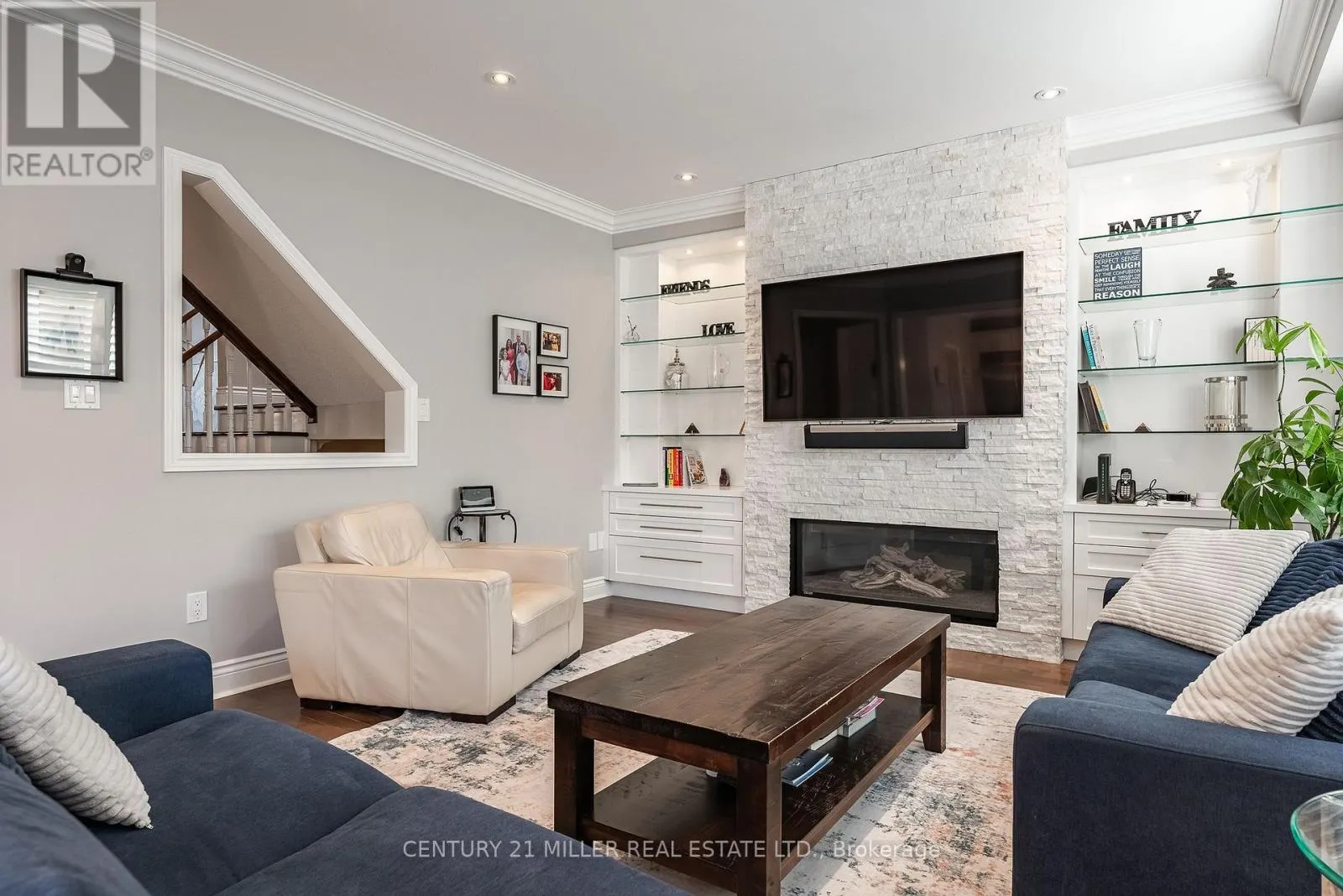 2124 BLACKFOREST CRESCENT