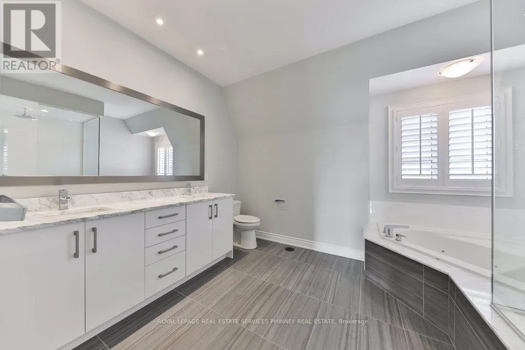 10 - 2160 TRAFALGAR ROAD W