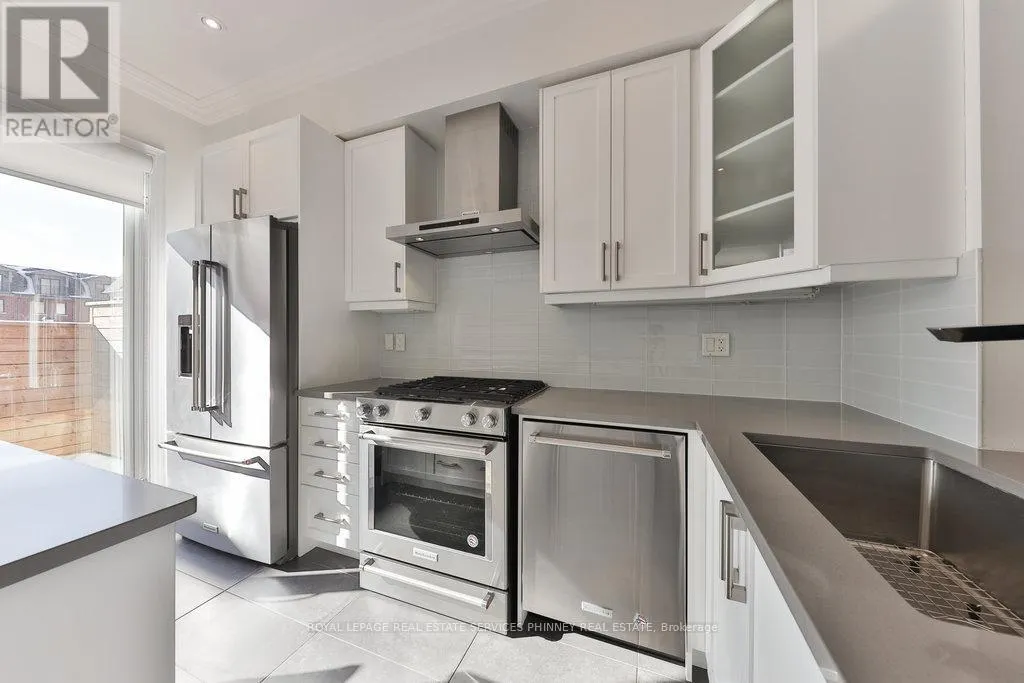 10 - 2160 TRAFALGAR ROAD W