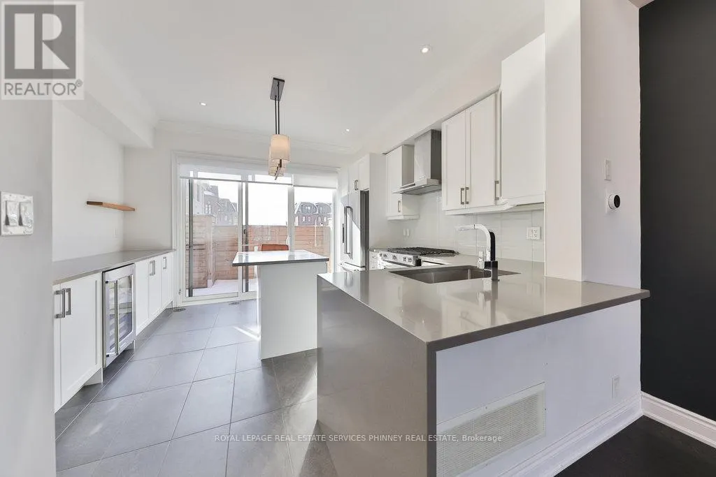 10 - 2160 TRAFALGAR ROAD W