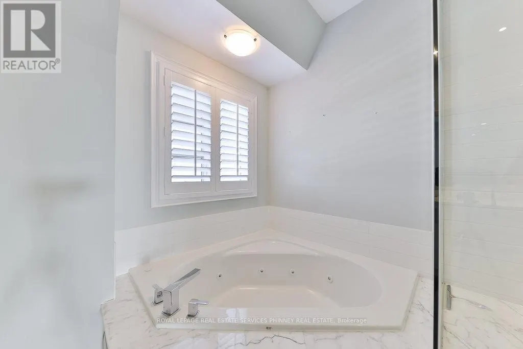 10 - 2160 TRAFALGAR ROAD W