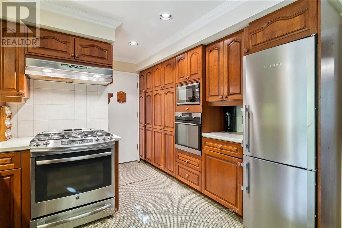 222 STRATHCONA DRIVE