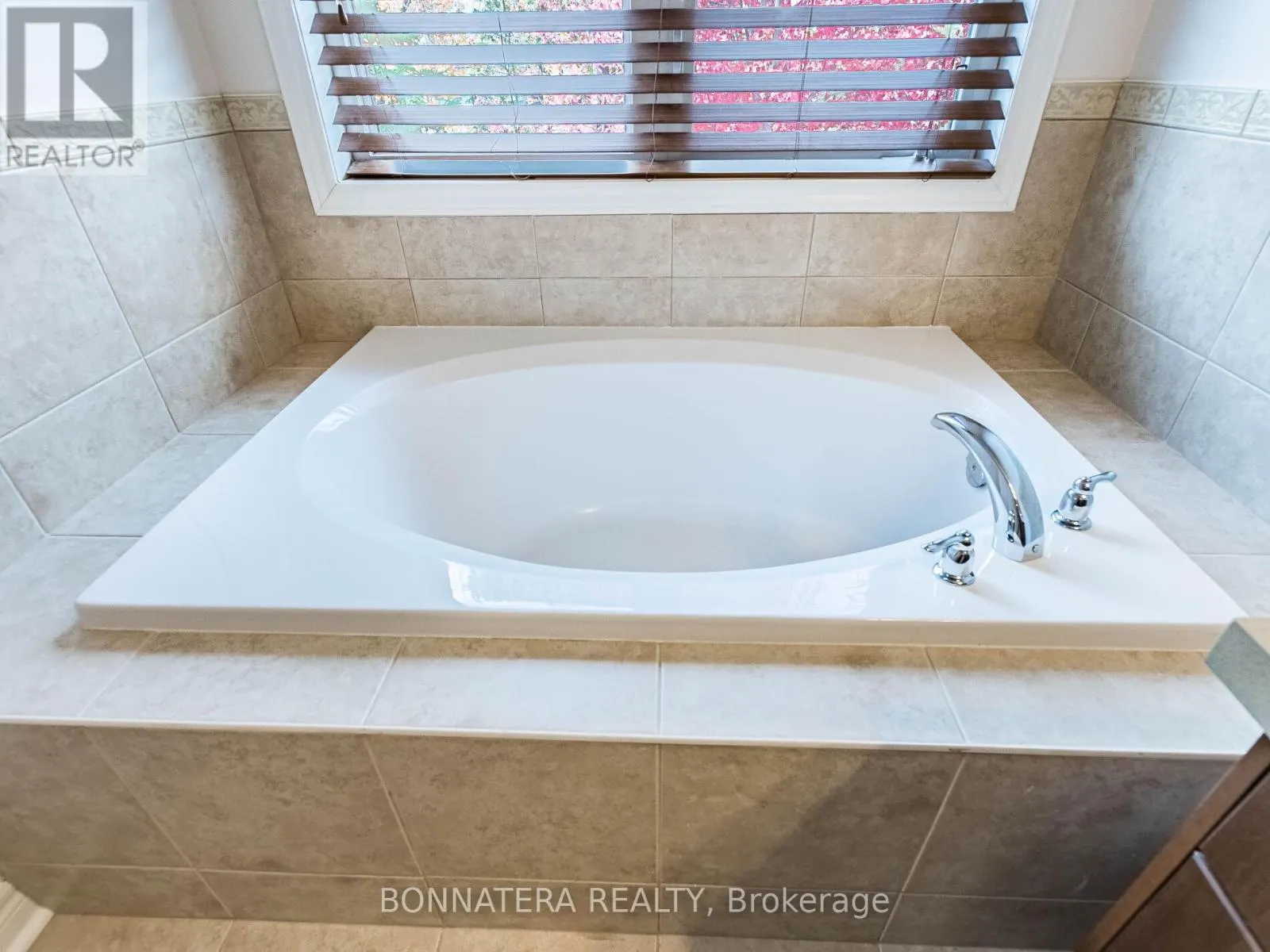 19 - 3275 STALYBRIDGE DRIVE