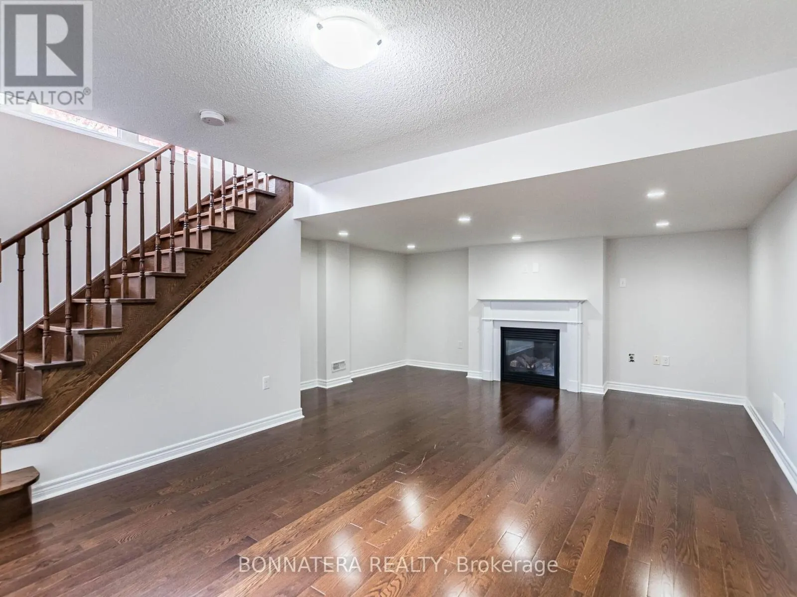 19 - 3275 STALYBRIDGE DRIVE