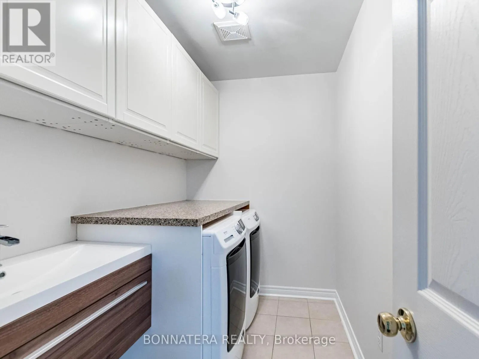 19 - 3275 STALYBRIDGE DRIVE