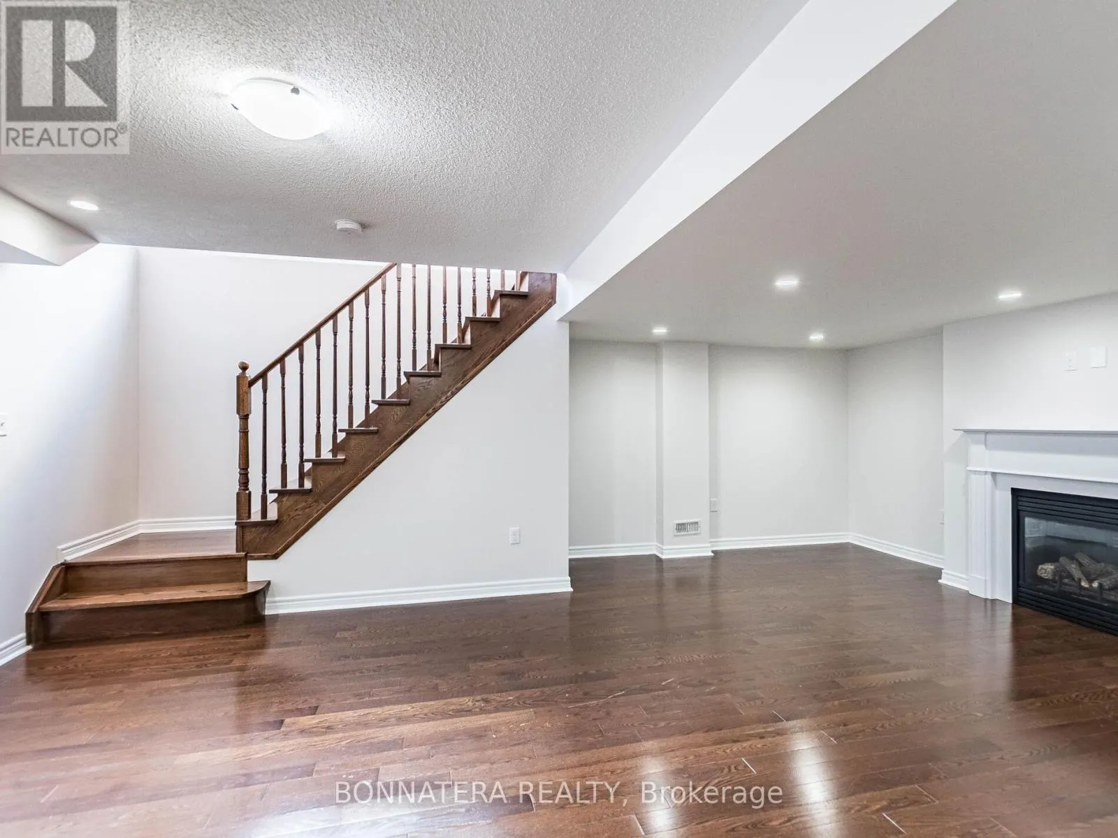 19 - 3275 STALYBRIDGE DRIVE