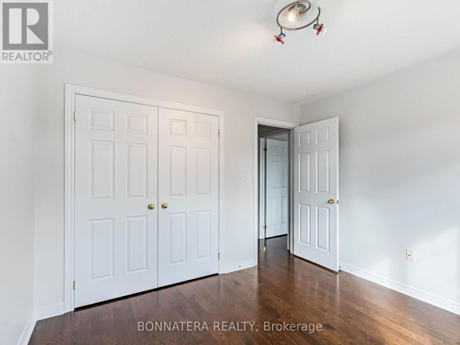 19 - 3275 STALYBRIDGE DRIVE