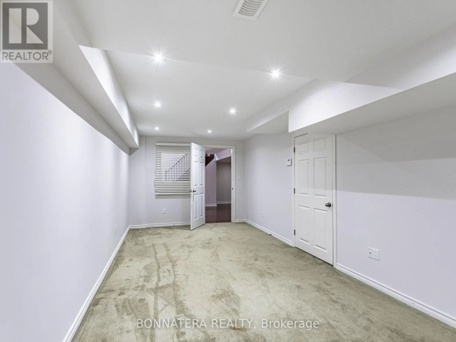 19 - 3275 STALYBRIDGE DRIVE