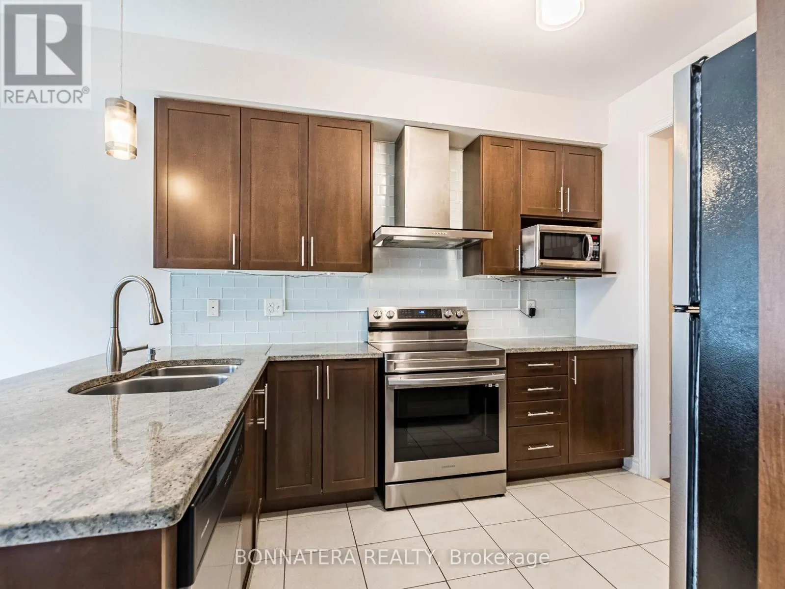 19 - 3275 STALYBRIDGE DRIVE