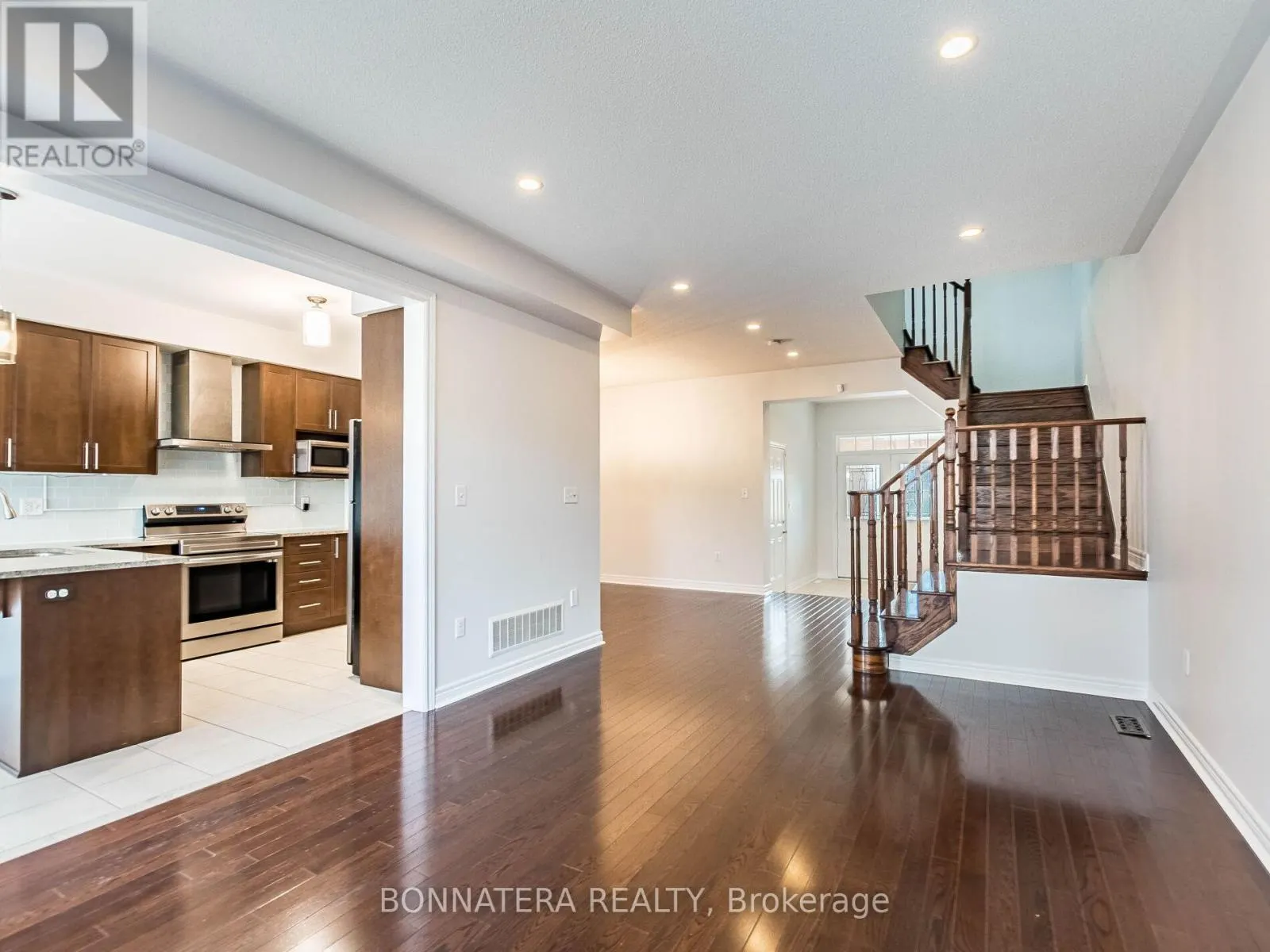 19 - 3275 STALYBRIDGE DRIVE