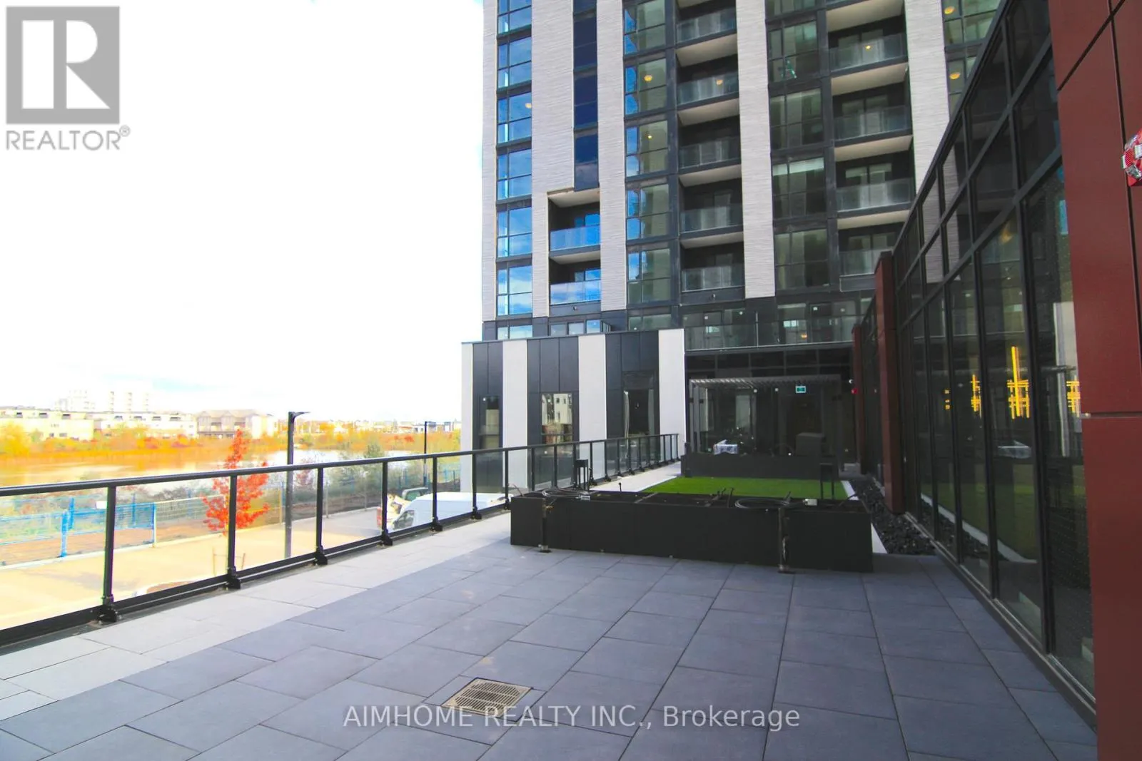 1709 - 3079 TRAFALGAR ROAD