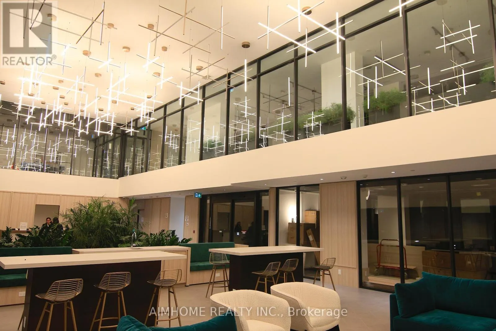 1709 - 3079 TRAFALGAR ROAD