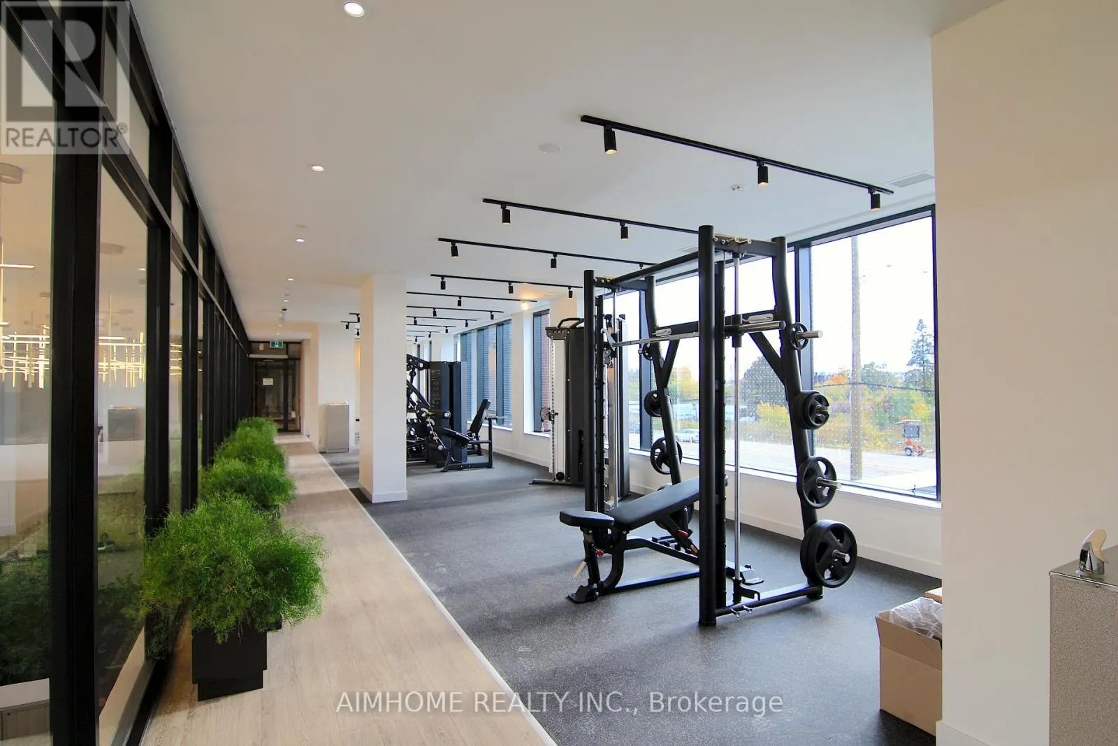 1709 - 3079 TRAFALGAR ROAD