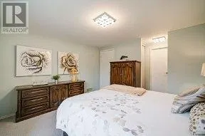 33 GROVELAND CRESCENT