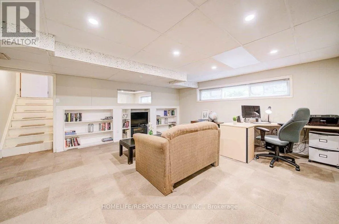 33 GROVELAND CRESCENT