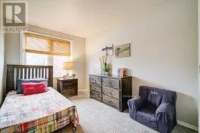 33 GROVELAND CRESCENT