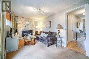 33 GROVELAND CRESCENT