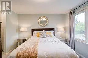 33 GROVELAND CRESCENT