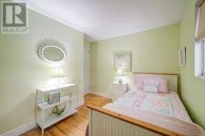 33 GROVELAND CRESCENT