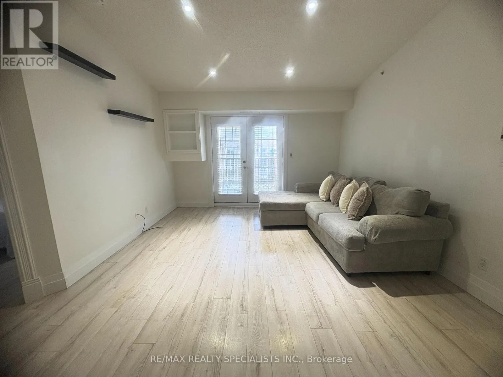 406 - 1440 BISHOPS GATE